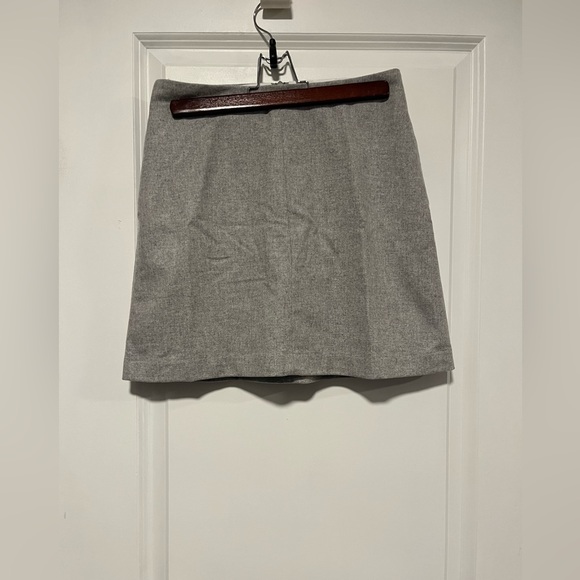 Wilfred Aritzia grey woven mini skirt! Size 4. Great condition - Picture 2 of 3